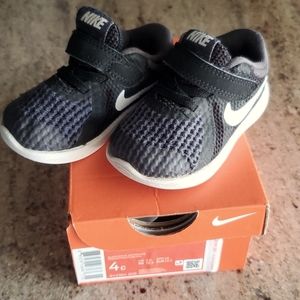 Nike Black Revolution 4 Size 4c Toddler shoes